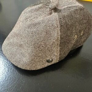 Classic brown cap with wool and viscose blend L/XL